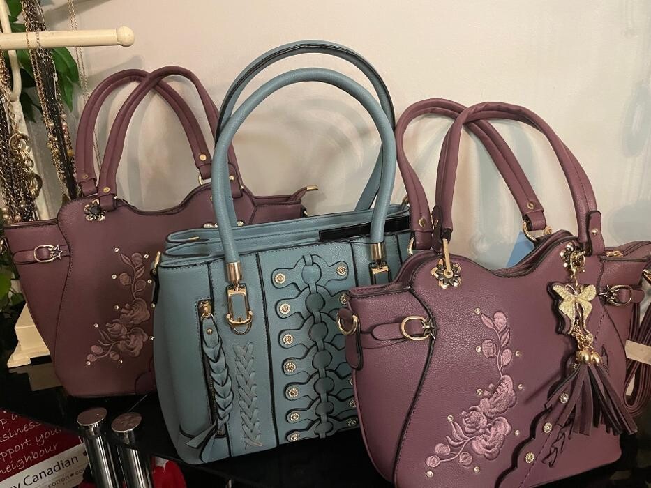 Images DeeAnna's Boutique