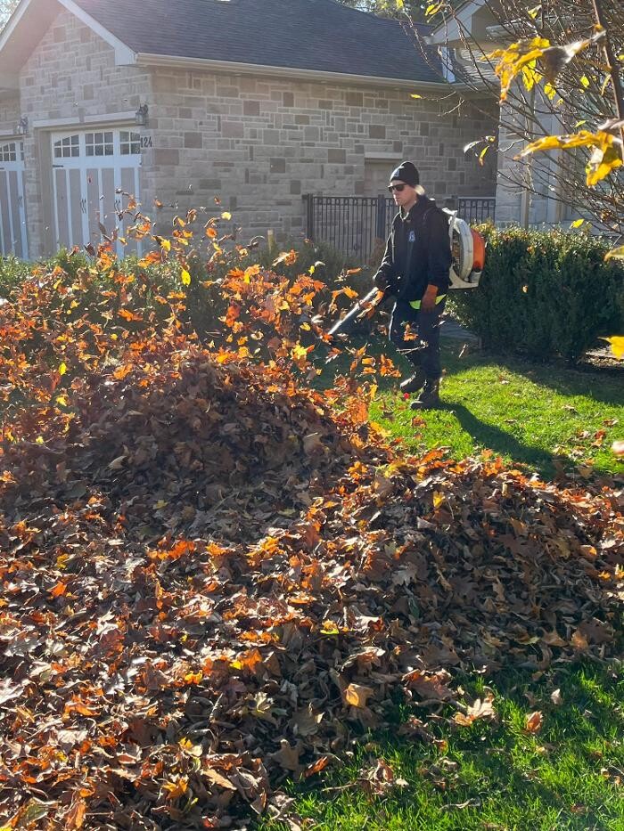 Images Simcoe Lawns Ltd