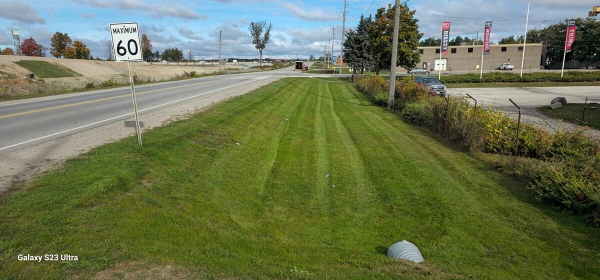 Images Simcoe Lawns Ltd