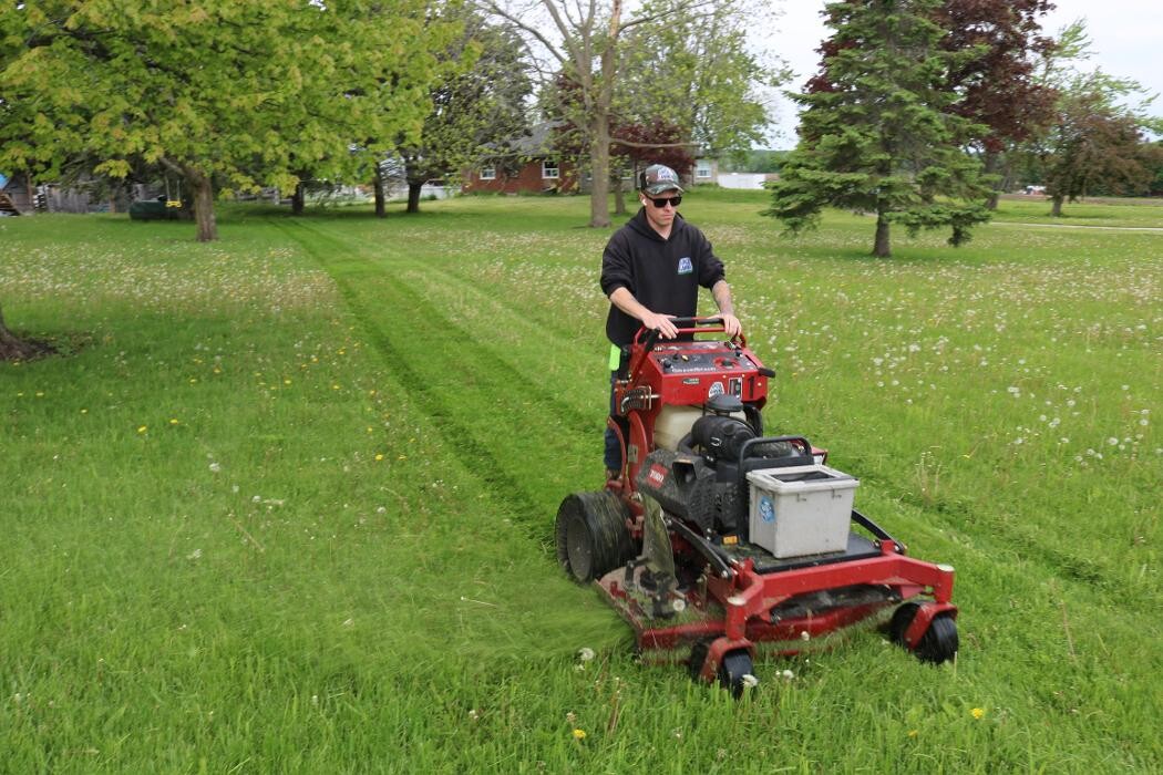 Images Simcoe Lawns Ltd