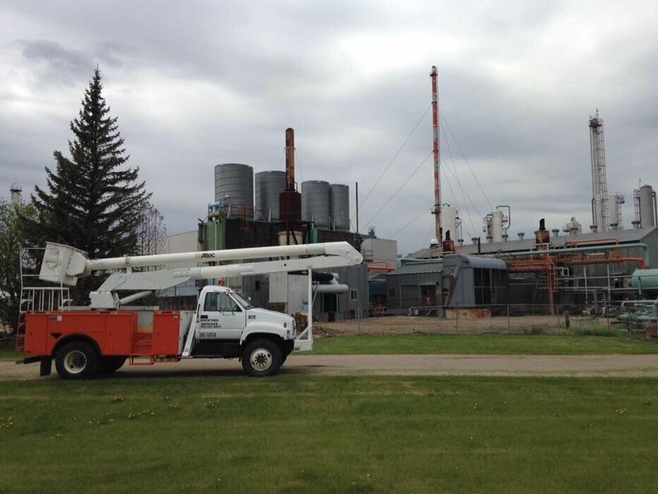 Images Buck Tree Services & Bucket Truck