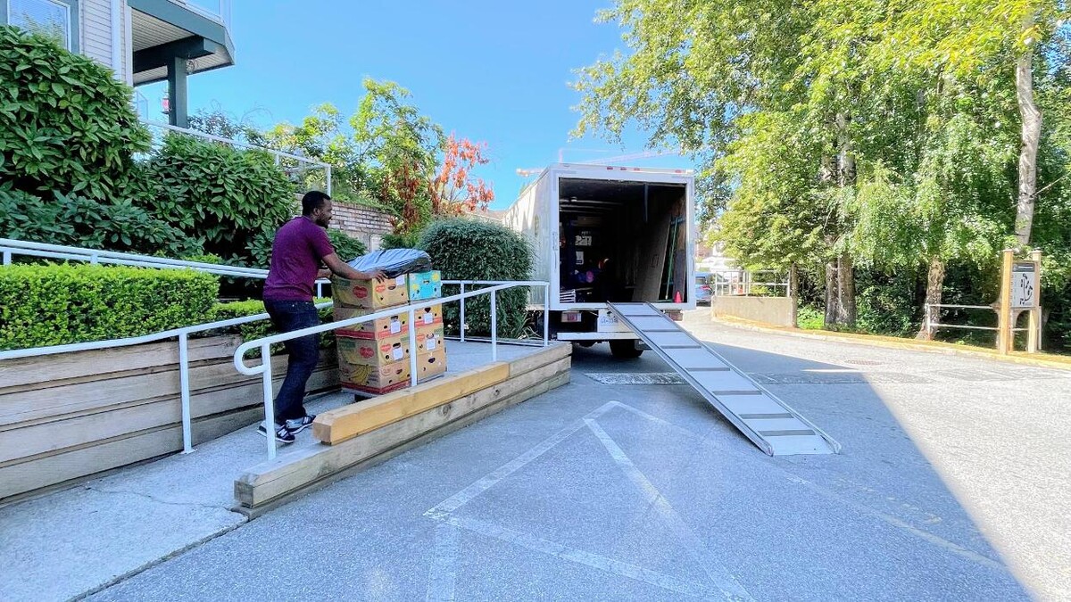 Images Simple Moves & Storage Movers White Rock