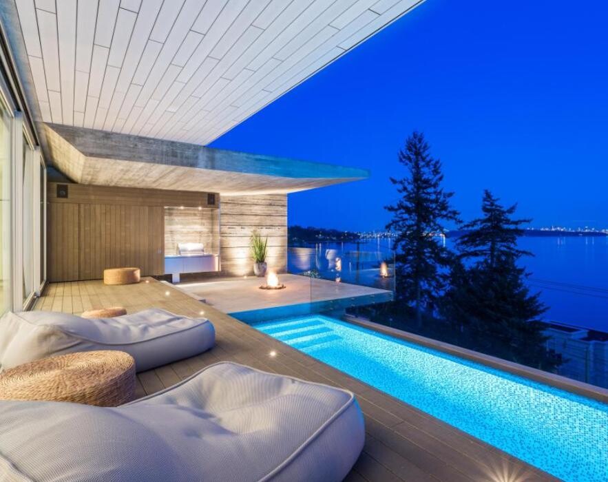 Images Karim Bhatia: Royal Lepage-Sussex Rlty West Vancouver B,C. V7V1K9