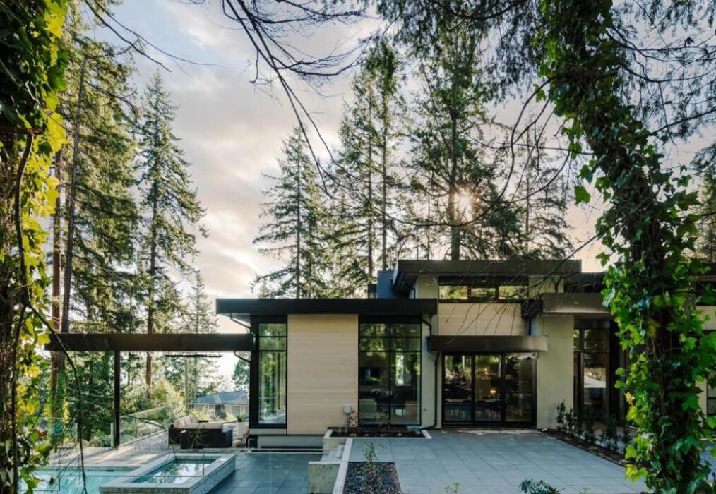 Images Karim Bhatia: Royal Lepage-Sussex Rlty West Vancouver B,C. V7V1K9