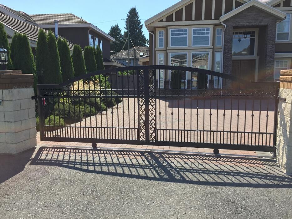 Images Tops Aluminum Railings Ltd