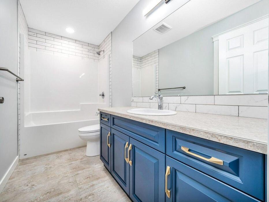 Images Destiny Homes Inc.