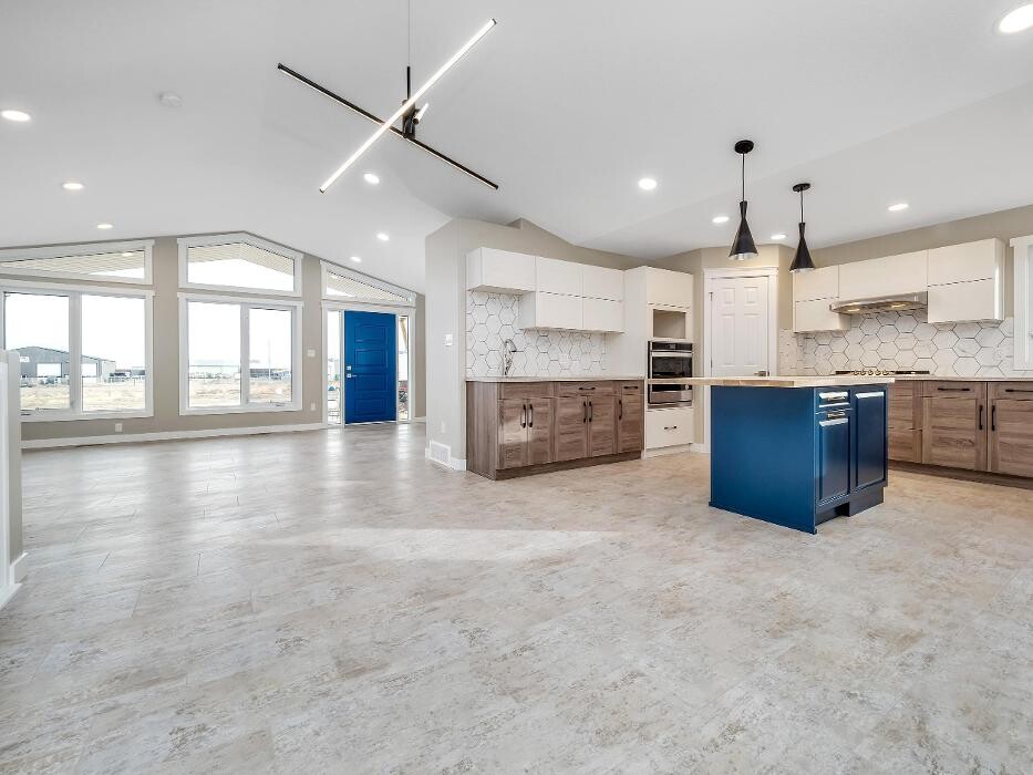 Images Destiny Homes Inc.