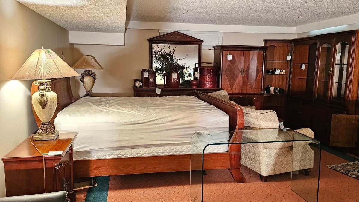 Images Kelowna Estate Liquidation