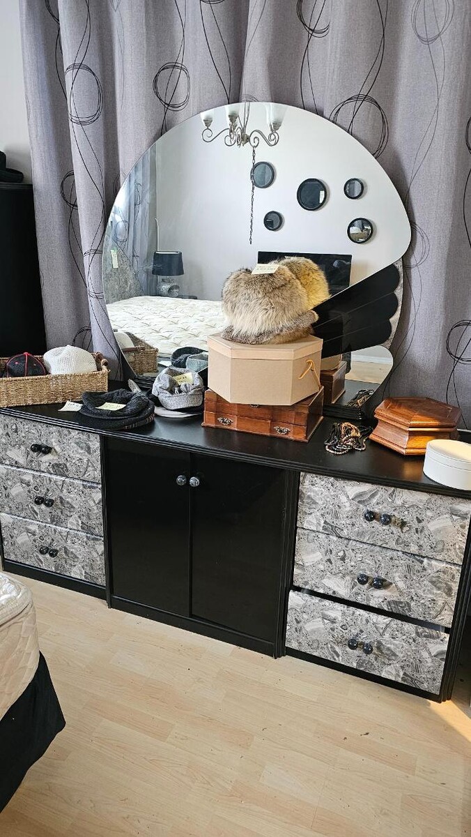 Images Kelowna Estate Liquidation