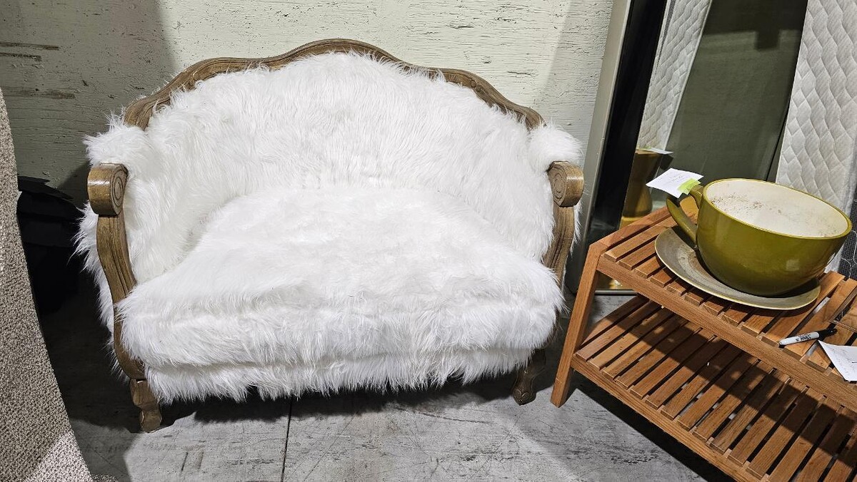 Images Kelowna Estate Liquidation