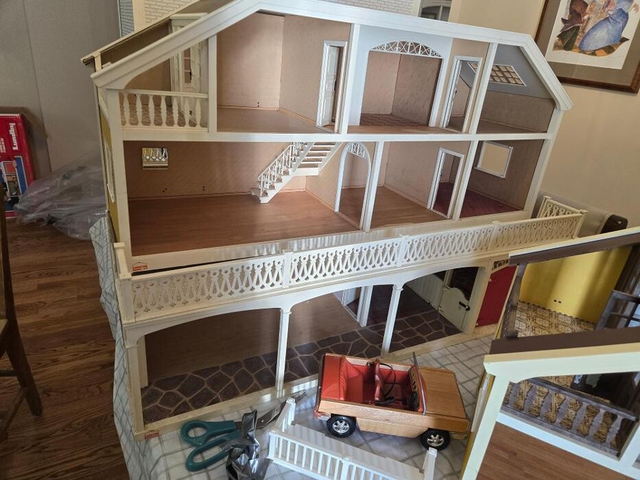 Images Kelowna Estate Liquidation