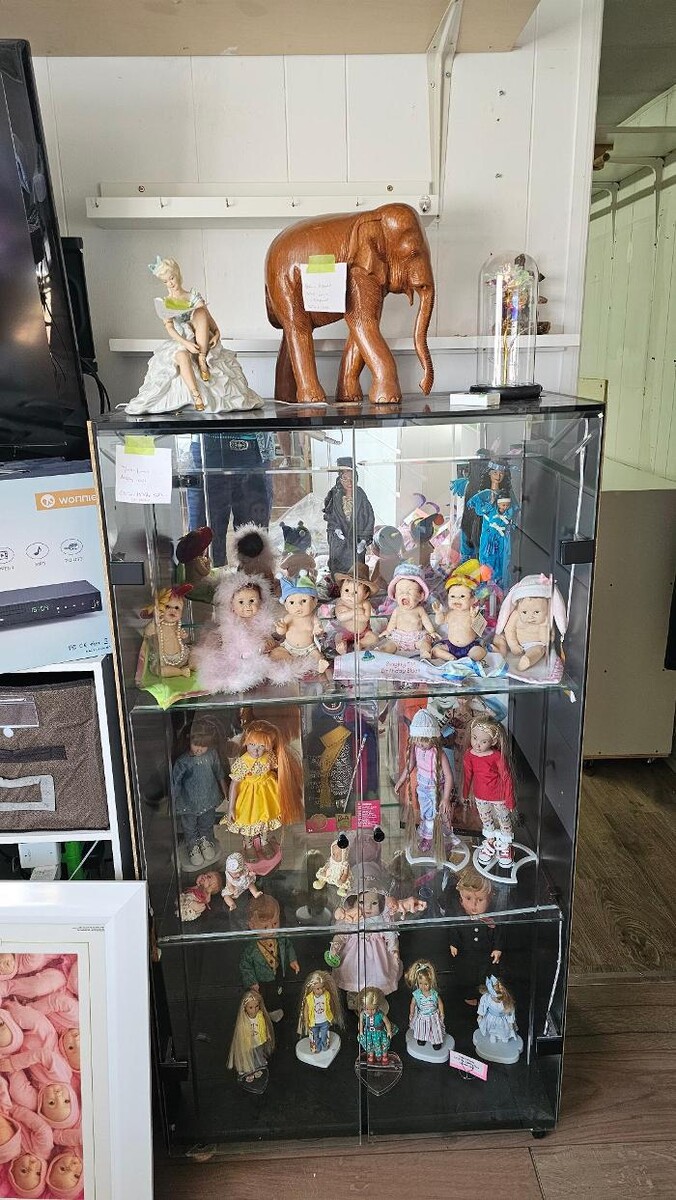 Images Kelowna Estate Liquidation
