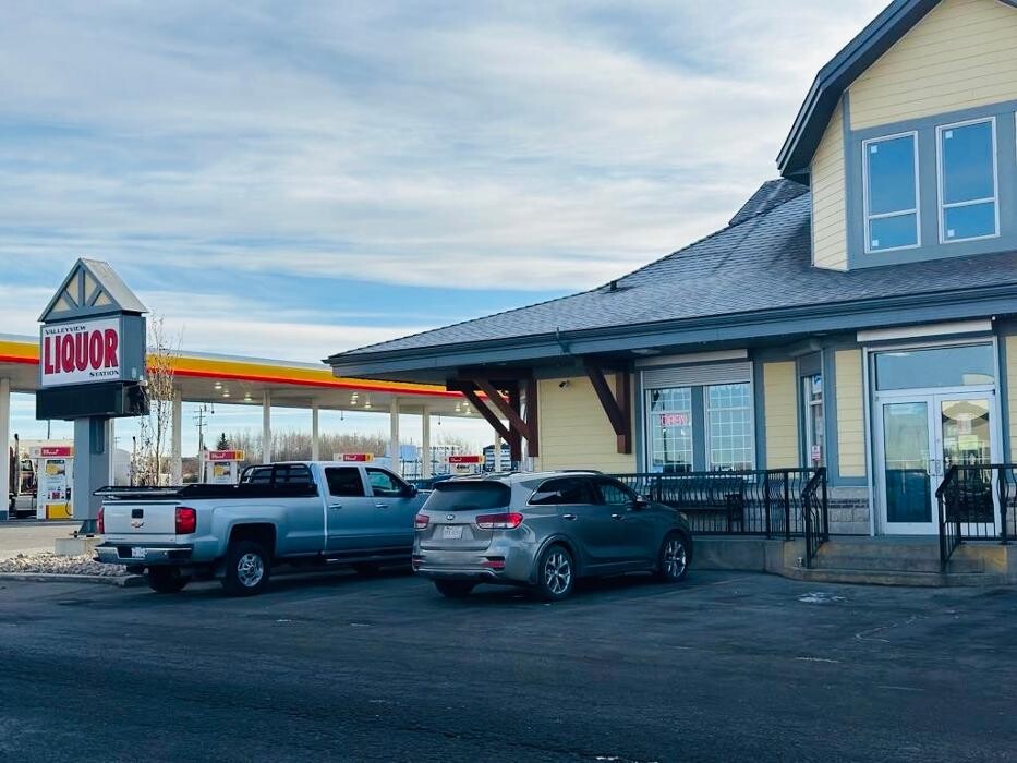Images VALLEYVIEW LIQUOR STATION