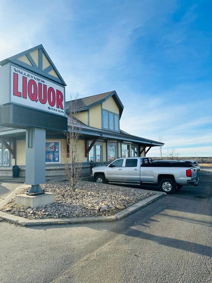 Images VALLEYVIEW LIQUOR STATION