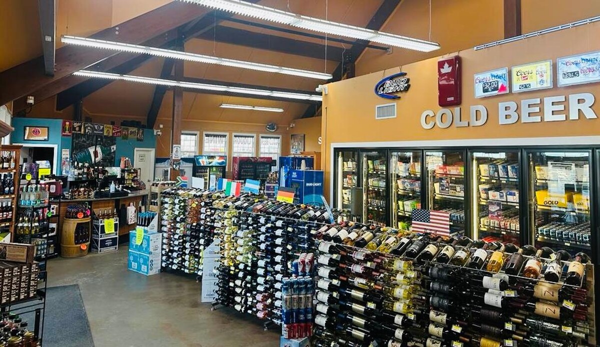 Images VALLEYVIEW LIQUOR STATION