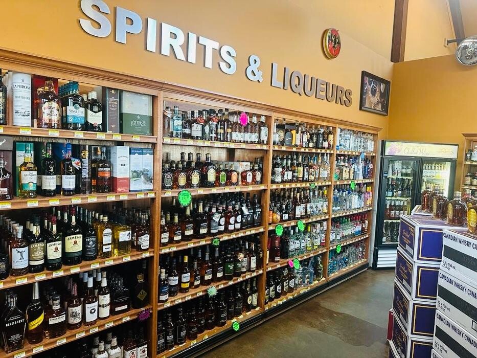 Images VALLEYVIEW LIQUOR STATION