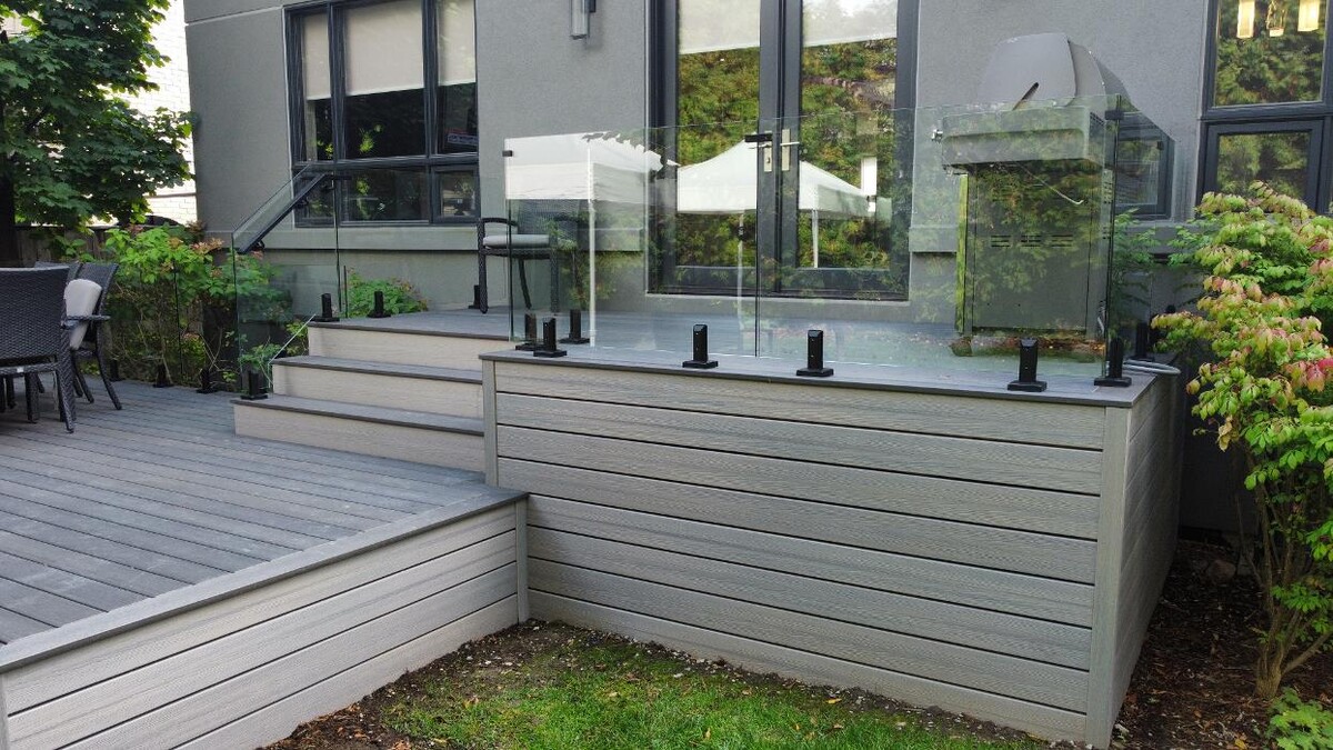 Images Mississauga Decks and Trim