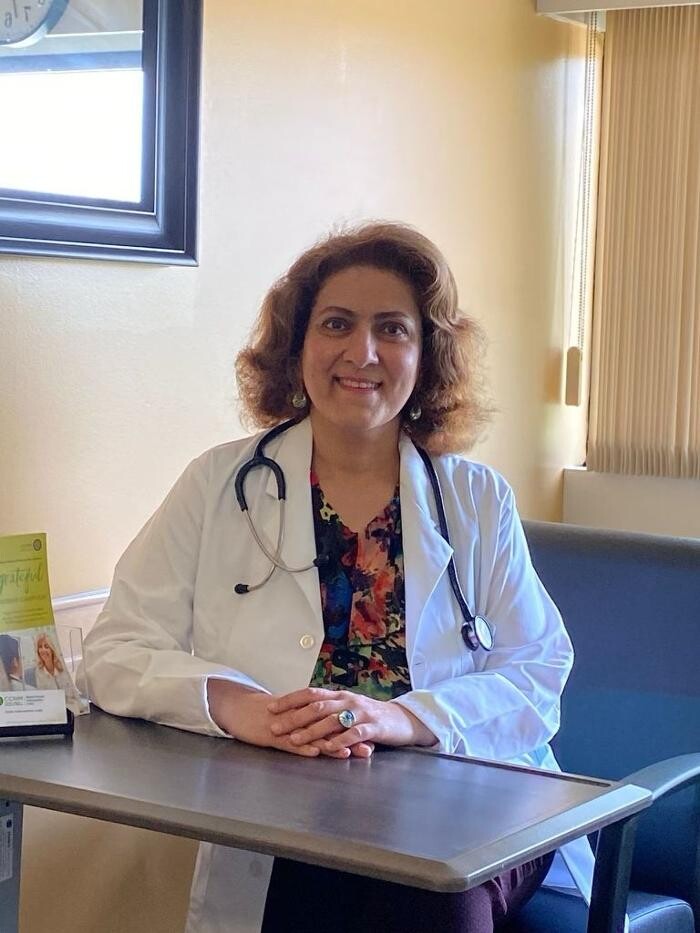 Images Dr. Naghmeh Mirhosseini, ND