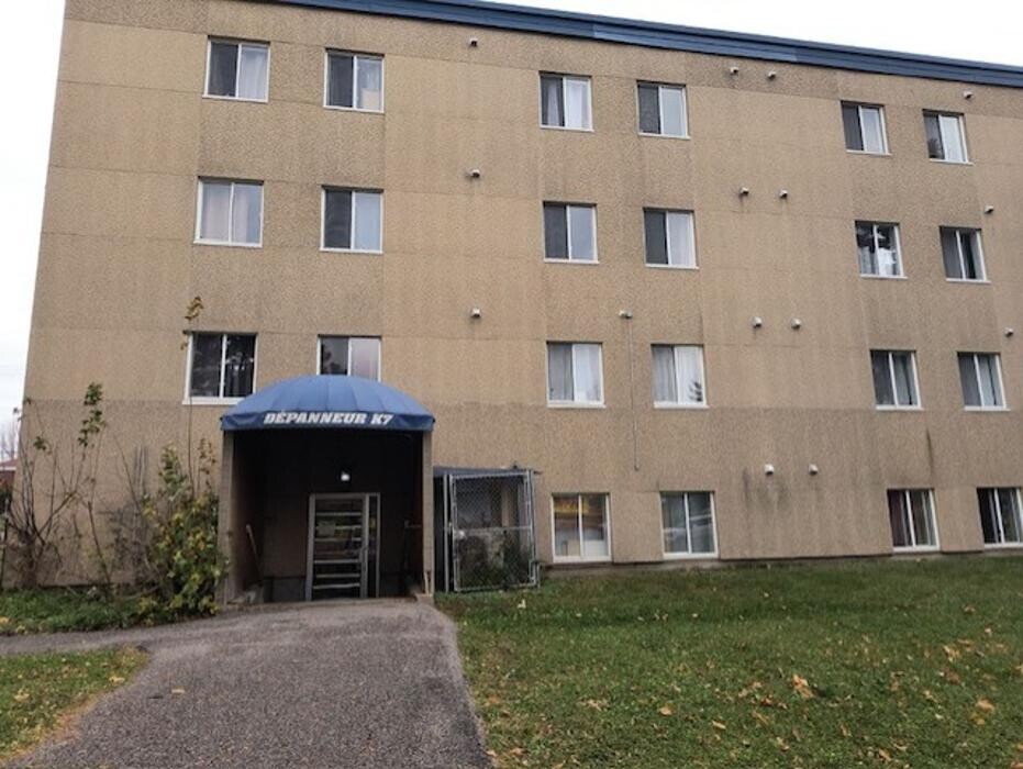 Images DHL Express Authorized Shipping Center