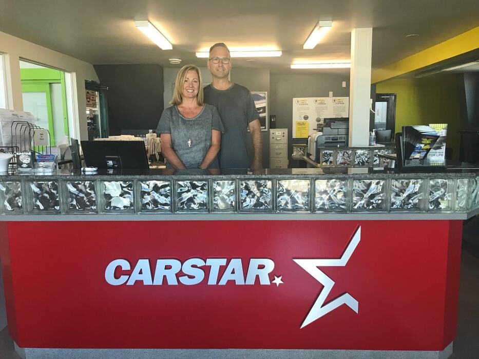 Images Unique CARSTAR Collision & Glass