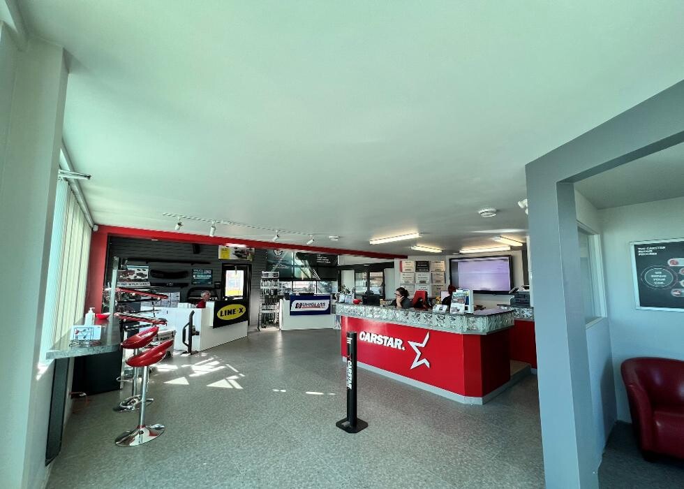 Images Unique CARSTAR Collision & Glass