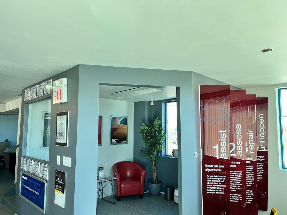 Images Unique CARSTAR Collision & Glass