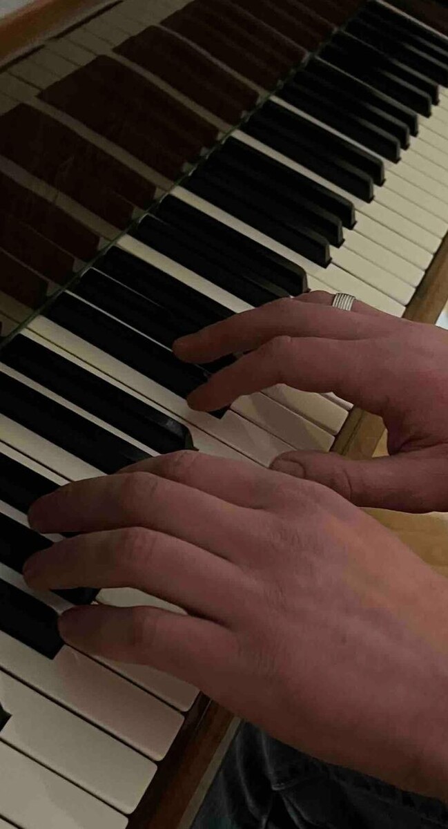 Images Benjamin Zabek - Piano Tuner