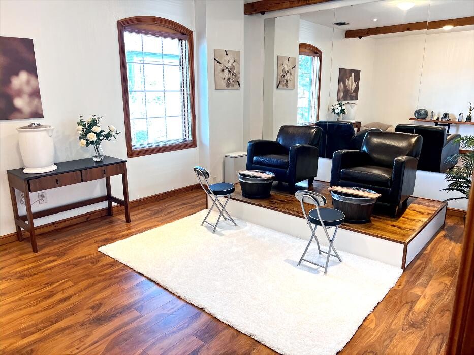 Images Nu-u Float Studio & Health Bar