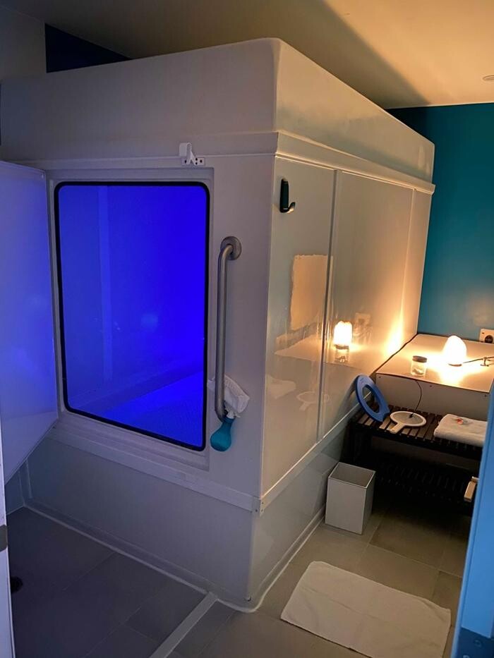 Images Nu-u Float Studio & Health Bar