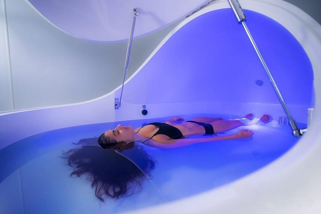 Images Nu-u Float Studio & Health Bar