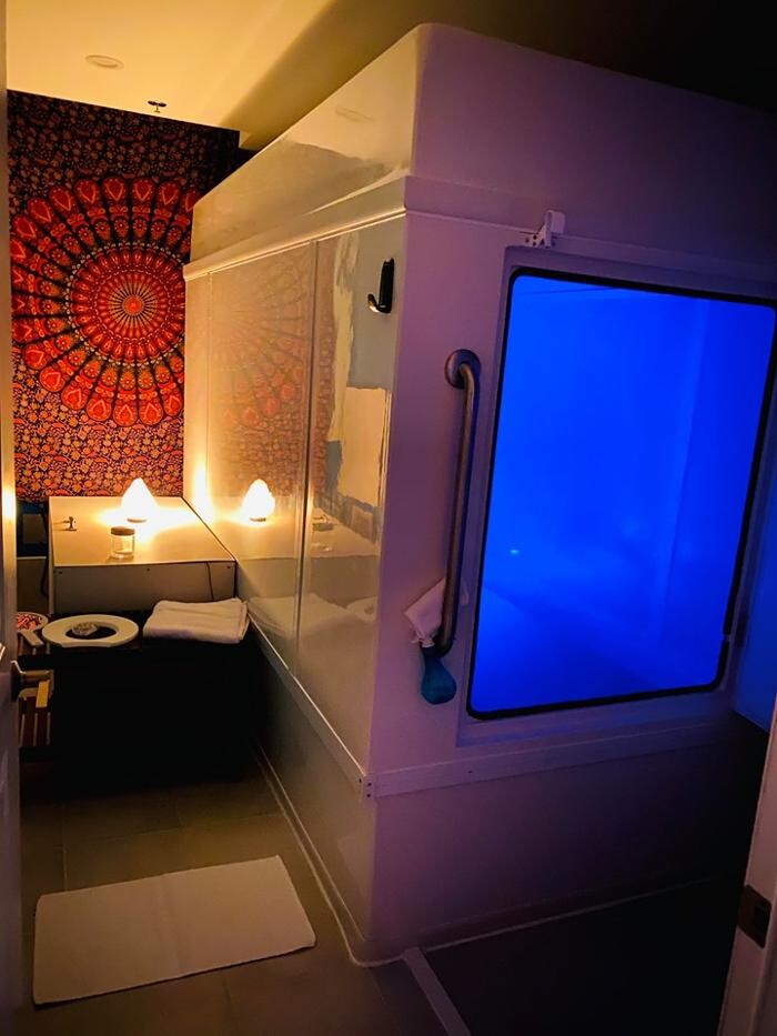 Images Nu-u Float Studio & Health Bar