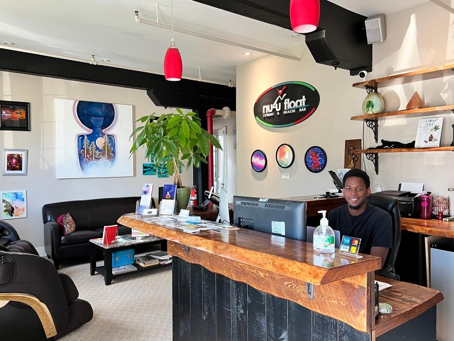 Images Nu-u Float Studio & Health Bar