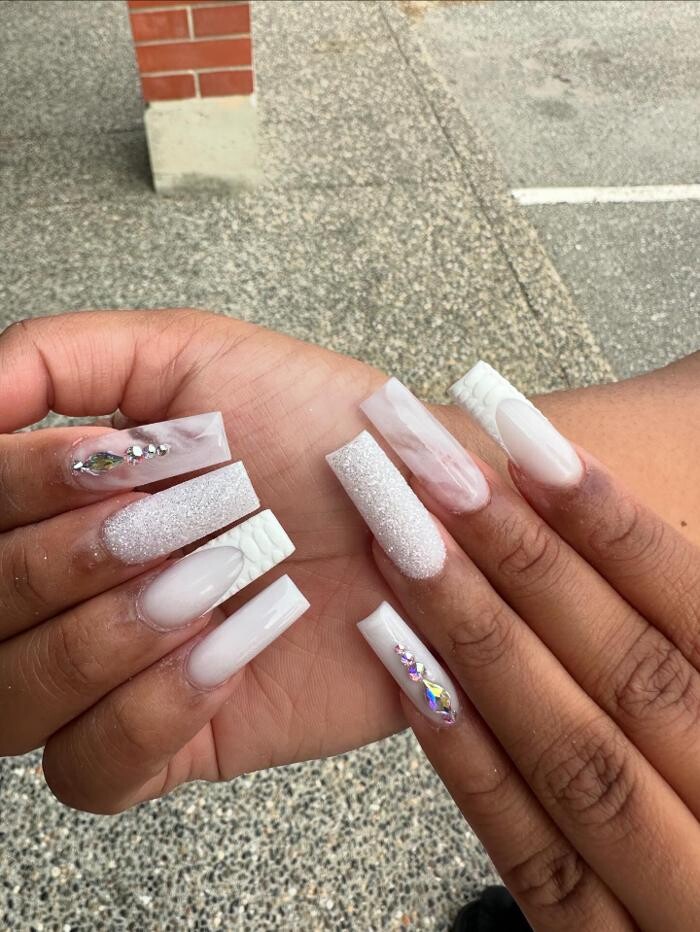 Images Leo Nail Lash Lounge