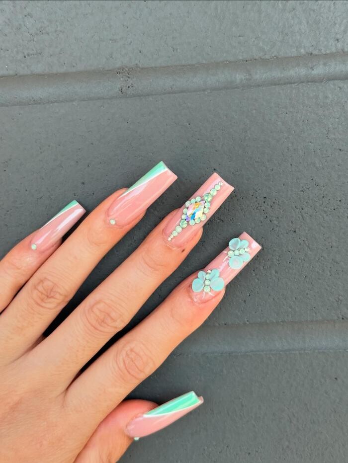 Images Leo Nail Lash Lounge