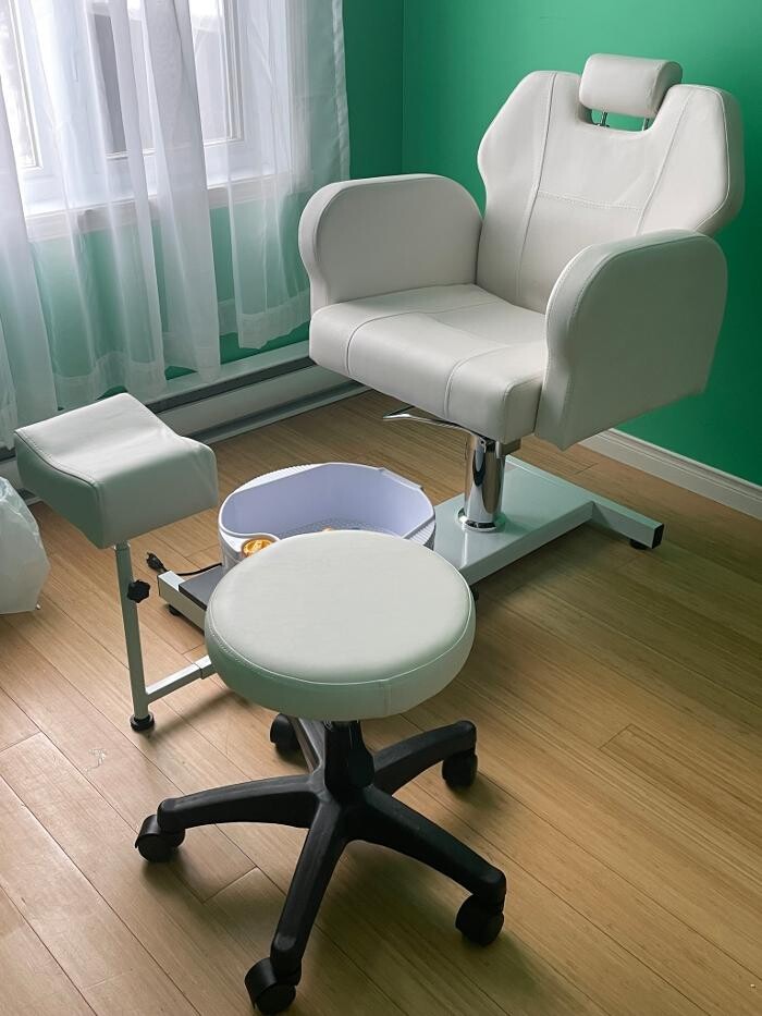 Images Technicienne en hygiène et soins des pieds Christine Doucet