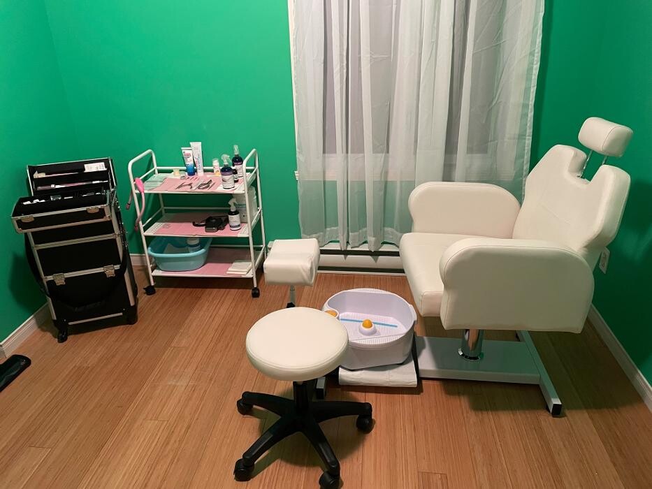 Images Technicienne en hygiène et soins des pieds Christine Doucet