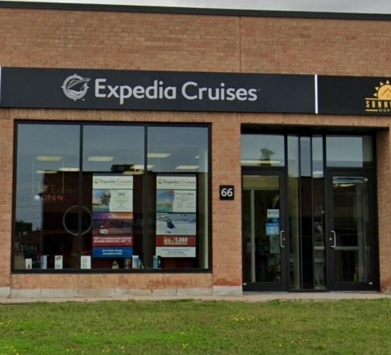 Images Fareeda Yasmeen : Vacation Consultant / Expedia Cruises
