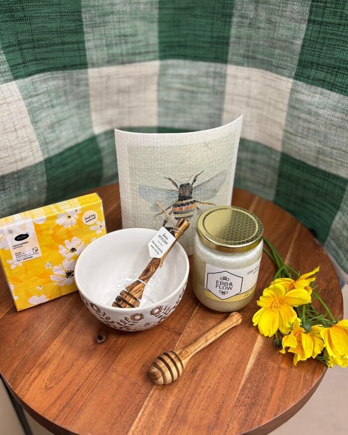 Images Backyard Birder Home & Garden Gift Store