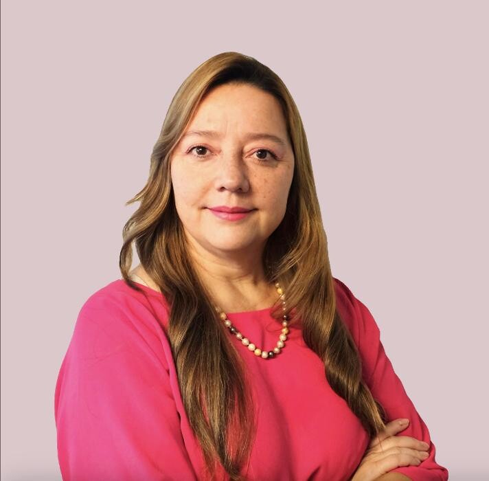 Images Claudia Lara, Insurance Advisor Broker