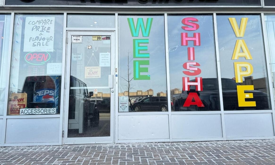 Images Wee Shisha & Vape Vaughan