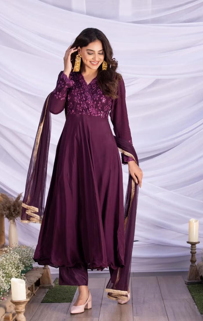 Images AROMIE CLOTHING