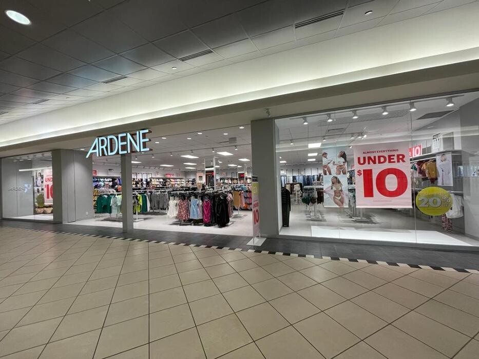 Images Ardene Liquidation Store