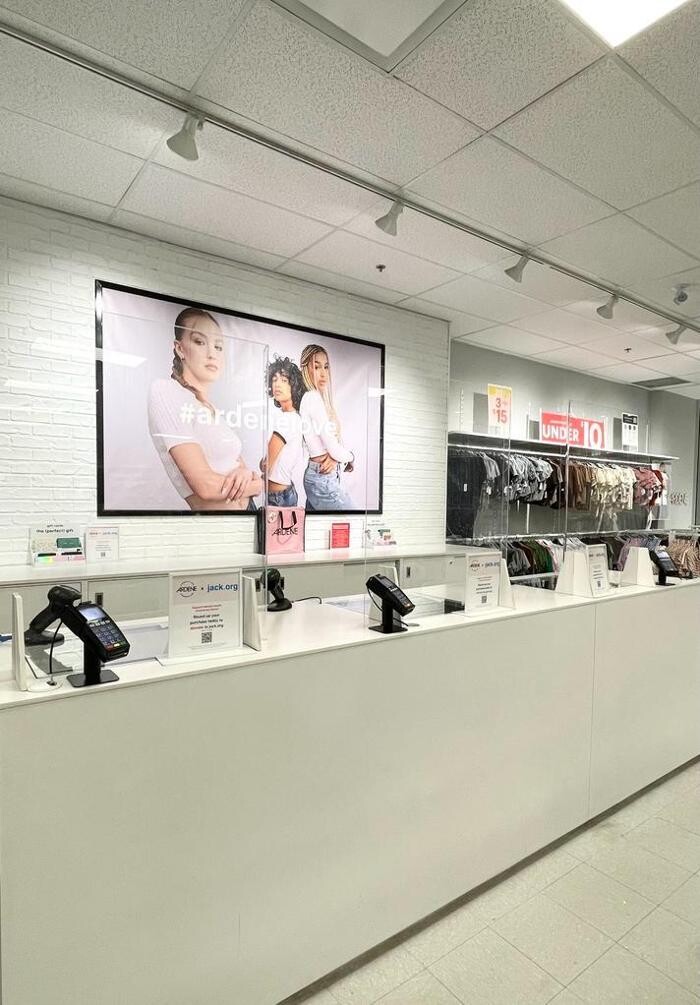 Images Ardene Liquidation Store