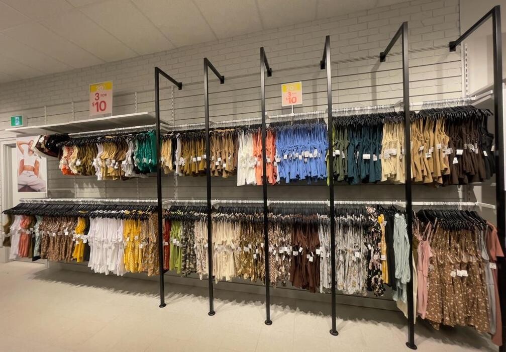 Images Ardene Liquidation Store