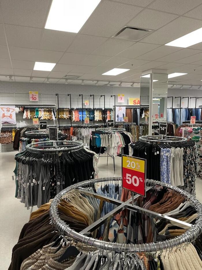Images Ardene Liquidation Store