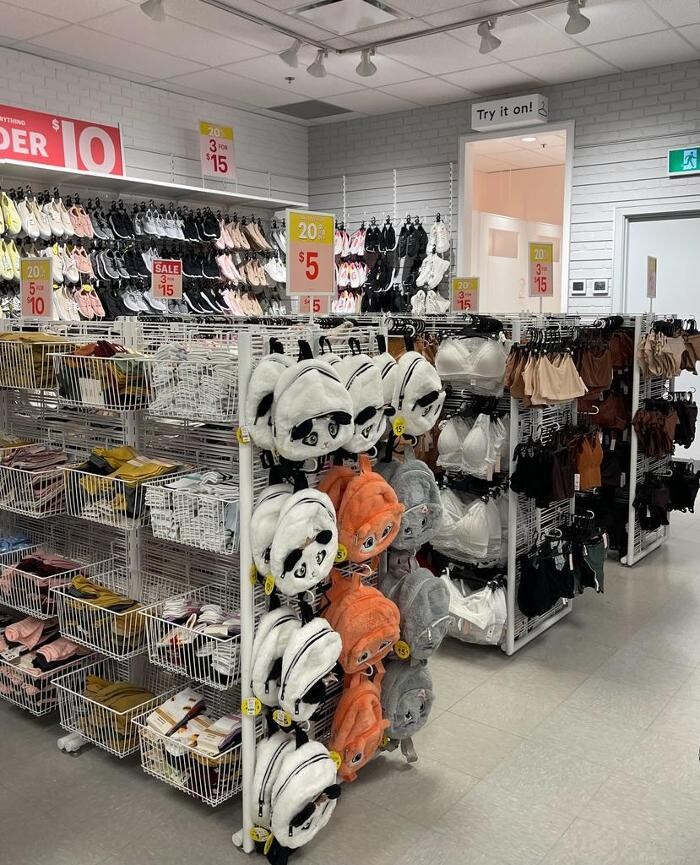 Images Ardene Liquidation Store
