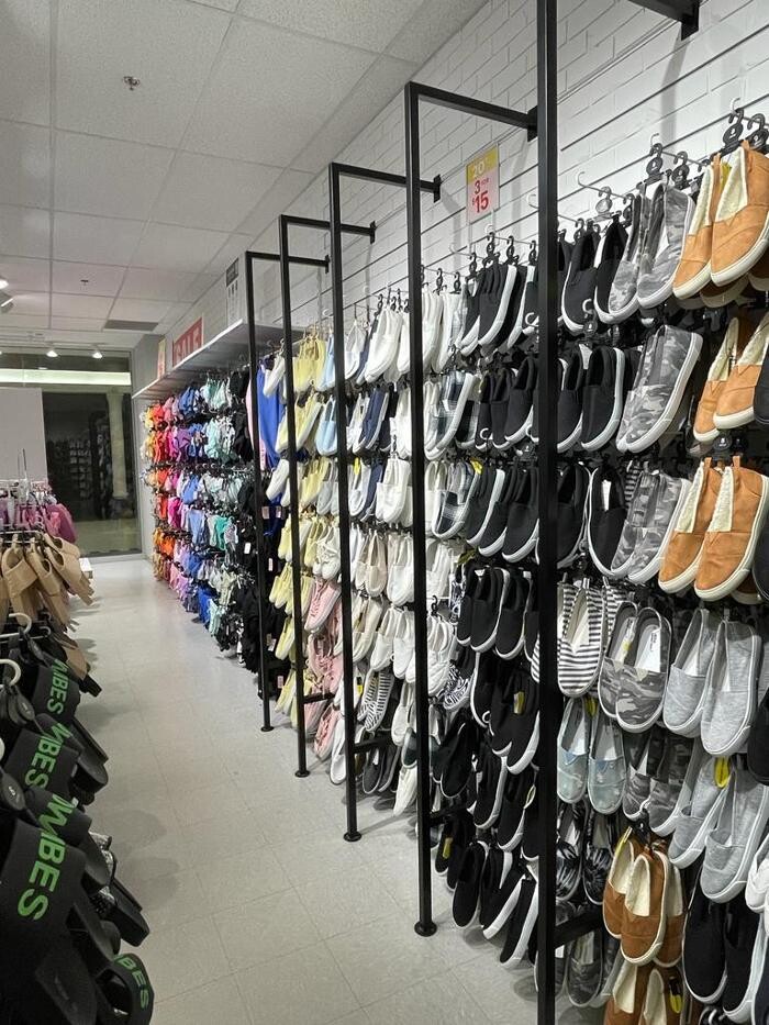 Images Ardene Liquidation Store