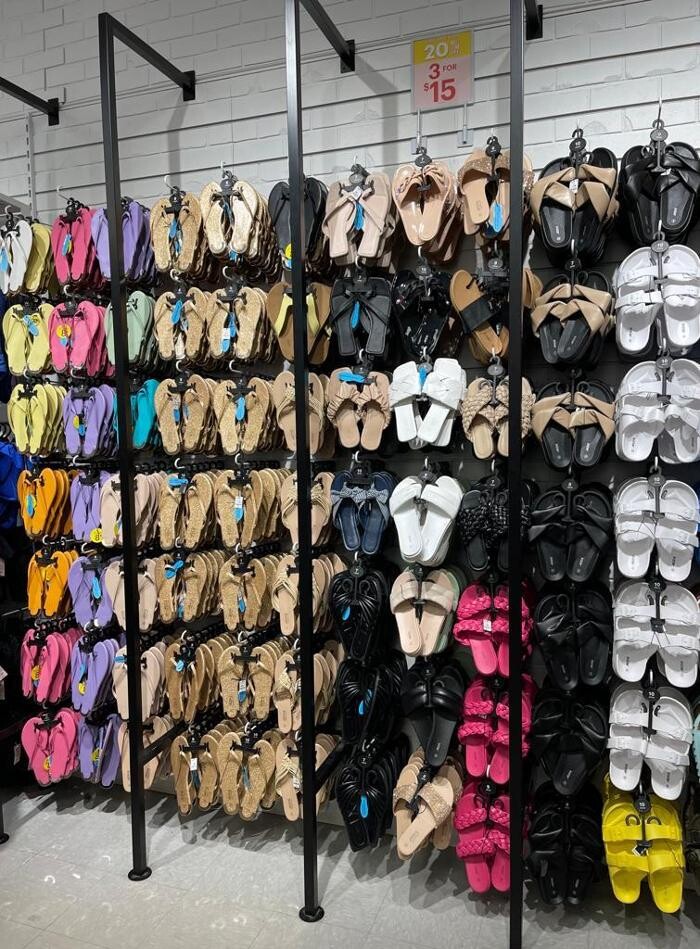 Images Ardene Liquidation Store