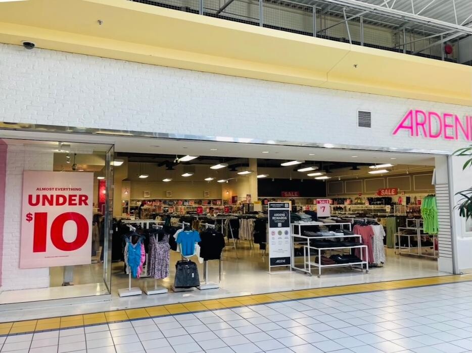 Images Ardene Liquidation Store