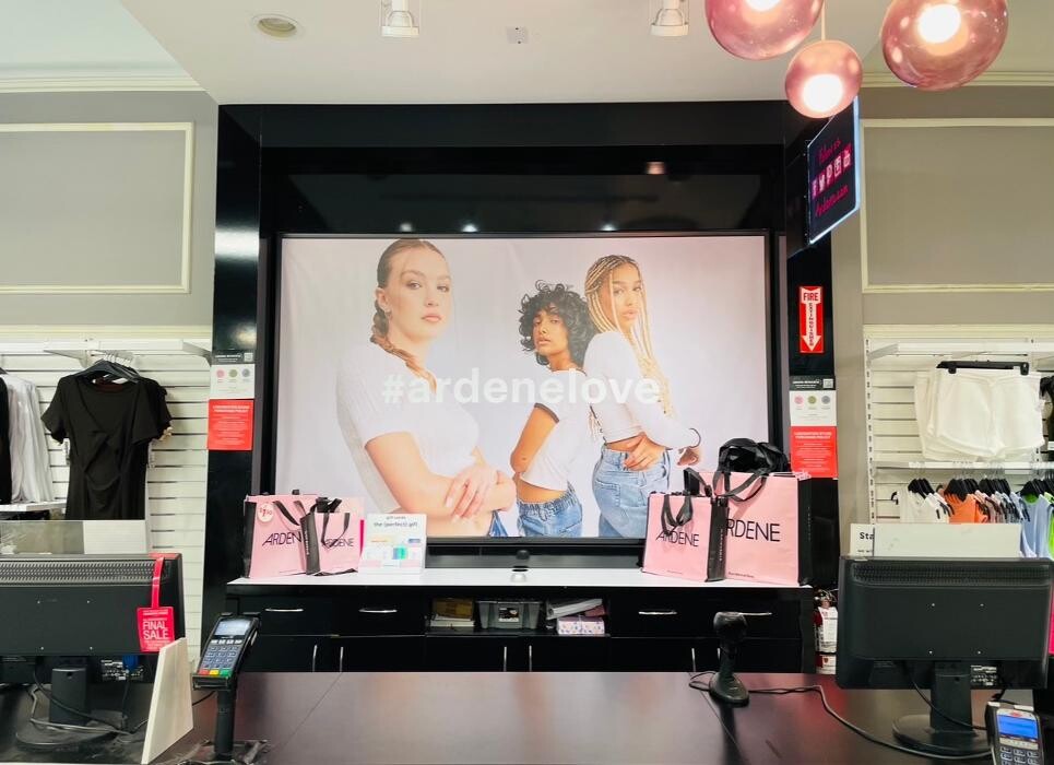 Images Ardene Liquidation Store